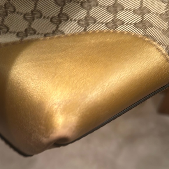 Gucci Cream and Gold Shoulder Bag with Iconic Design - Picture 5 of 14
